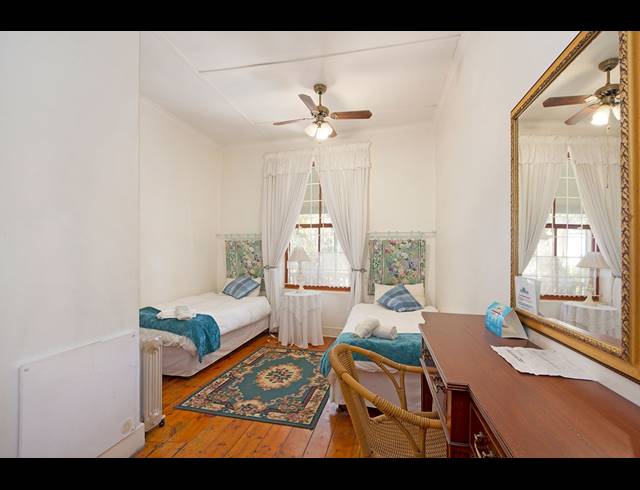 1,500M² GUESTHOUSE FOR SALE IN WALMER ESTATE